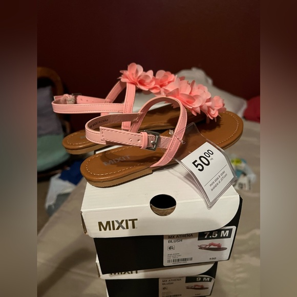 🎄🎄🎄MIXIT Women's Flower Sandles NEW Blush Sizes  9, 10,  you choose - Picture 4 of 7